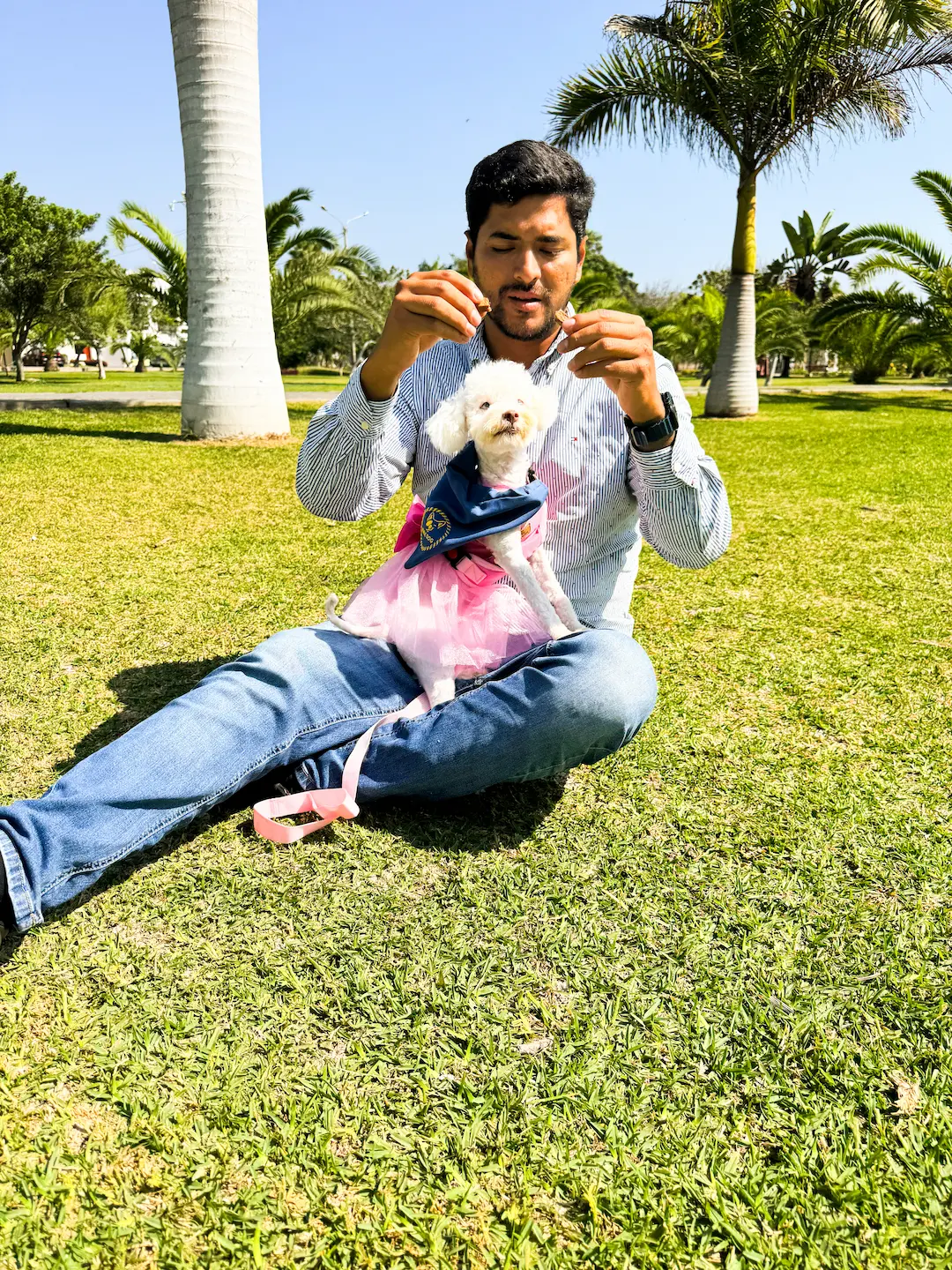 Diego Salazar con su perrita